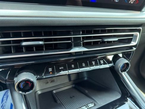 New 2026 Chevrolet Traverse LT w/ Midnight/Sport Edition FWD image 19