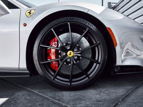 Used 2020 Ferrari 488 Pista Coupe RWD image 21