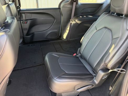 New 2026 Chrysler Pacifica Select FWD image 10