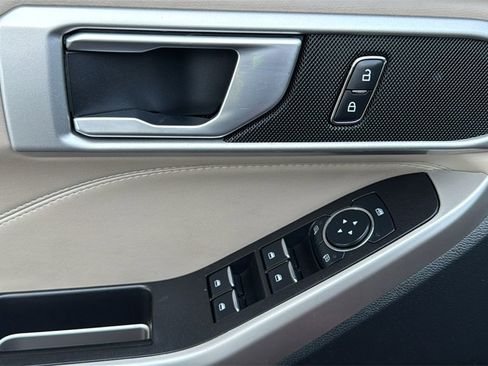 Certified 2023 Ford Explorer XLT image 19