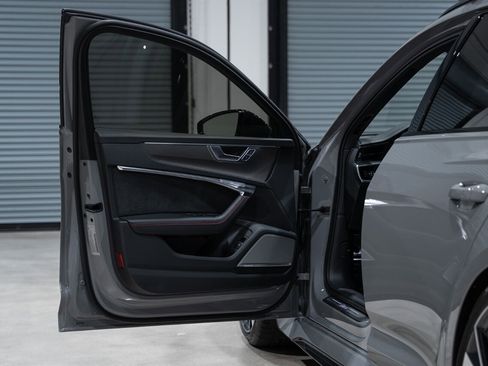 Used 2022 Audi RS 6 4.0T quattro Avant w/ Carbon Optic Package image 25