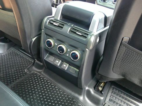 Used 2023 Land Rover Defender 130 X-Dynamic SE AWD/4WD image 67