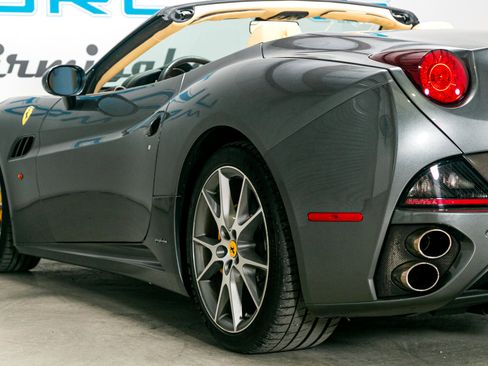 Used 2011 Ferrari California image 15