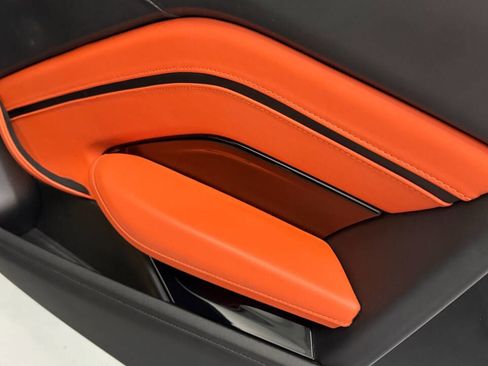 Used 2021 Aston Martin V8 Vantage Base 2dr Coupe image 37