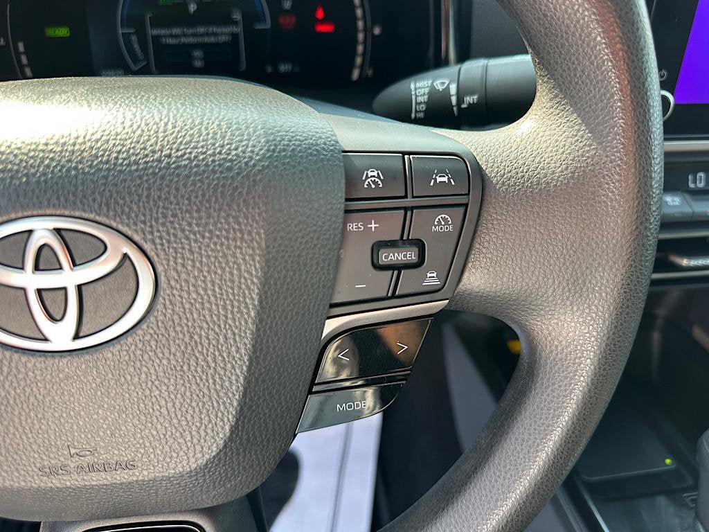 Used 2025 Toyota Camry LE FWD image 22