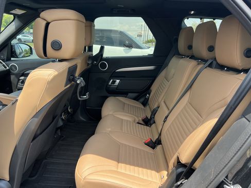 Used 2025 Land Rover Discovery Dynamic SE AWD/4WD image 29