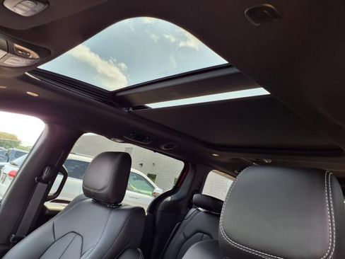 New 2026 Chrysler Pacifica Select image 22