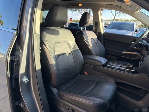 Used 2024 Nissan Pathfinder Platinum w/ Cargo Package image 18