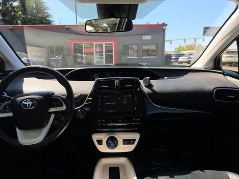Used 2016 Toyota Prius Three Touring FWD image 25