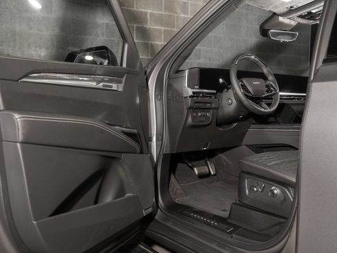 Used 2026 Cadillac Escalade V AWD/4WD image 9