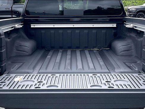Certified 2025 Nissan Frontier PRO-4X w/ Pro Convenience Package AWD/4WD image 18