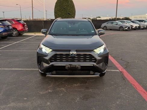 Used 2022 Toyota RAV4 SE image 6