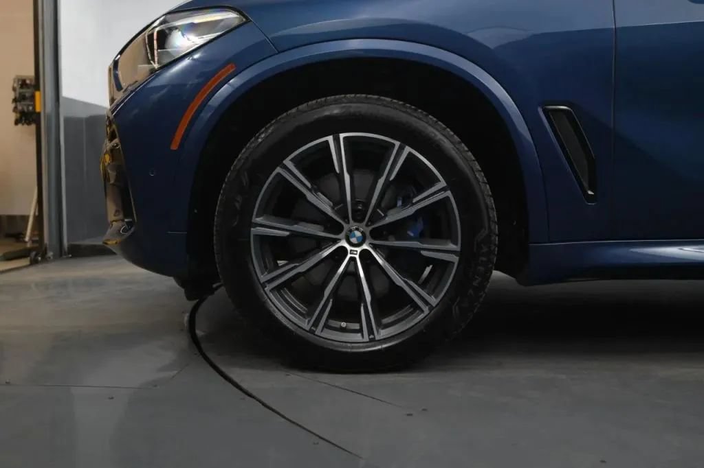 Used 2022 BMW X5 xDrive40i w/ M Sport Package AWD/4WD image 11