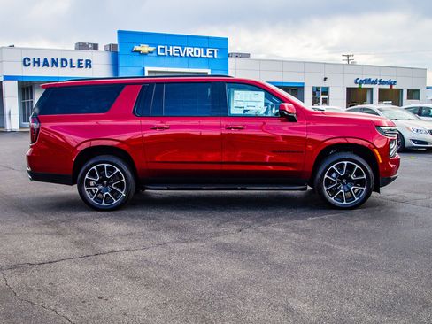 New 2026 Chevrolet Suburban RST AWD/4WD image 8