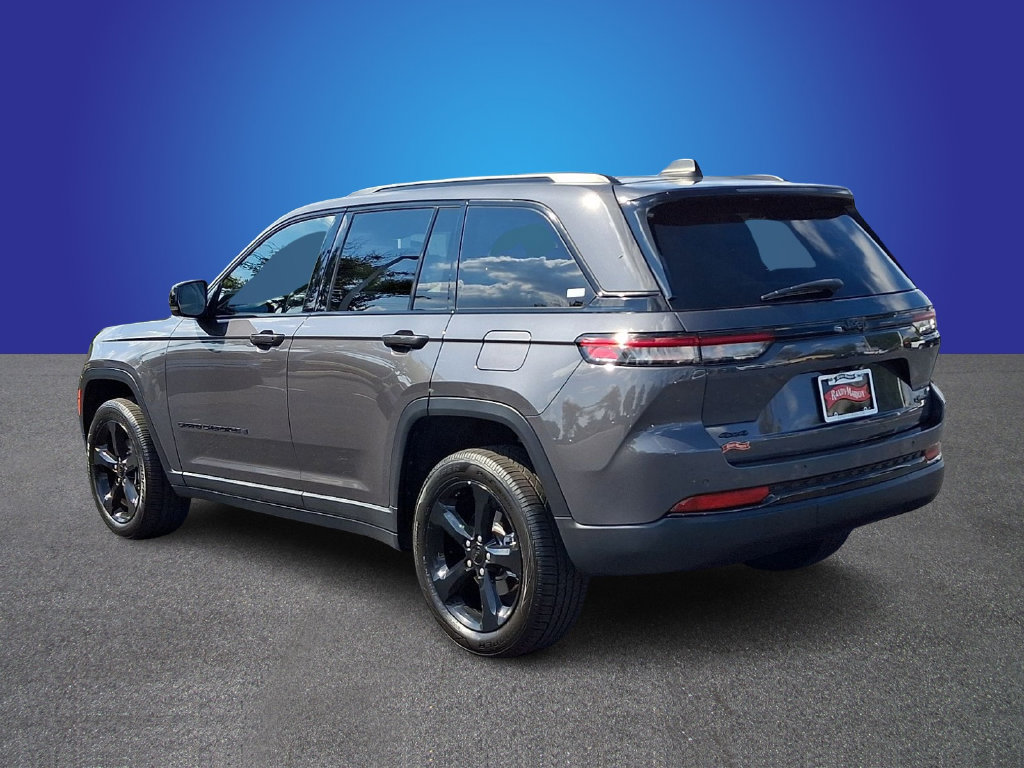 Used 2024 Jeep Grand Cherokee Limited w/ Black Appearance Package AWD/4WD image 6