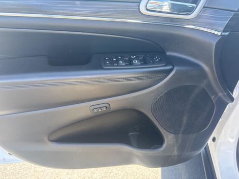 Used 2022 Jeep Grand Cherokee Limited w/ Tech Group AWD/4WD image 10