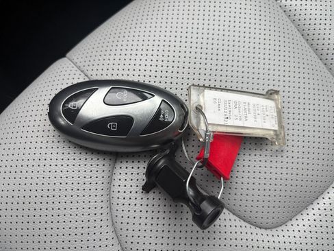 Used 2025 Hyundai Elantra Limited image 20