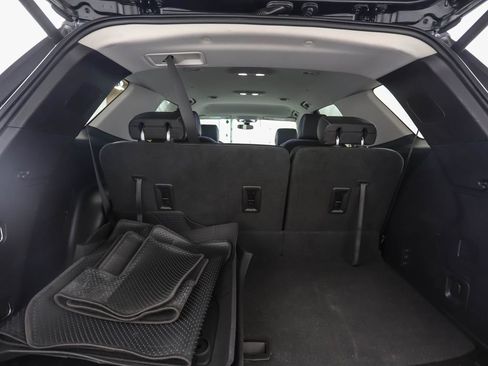 Used 2021 Chevrolet Traverse LT image 25