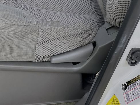 Used 2018 Nissan Frontier SV image 16