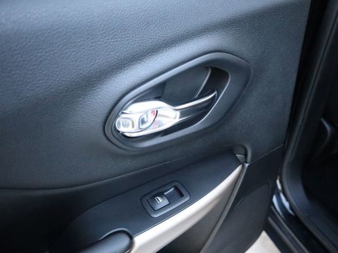 Used 2018 Jeep Cherokee Limited image 14