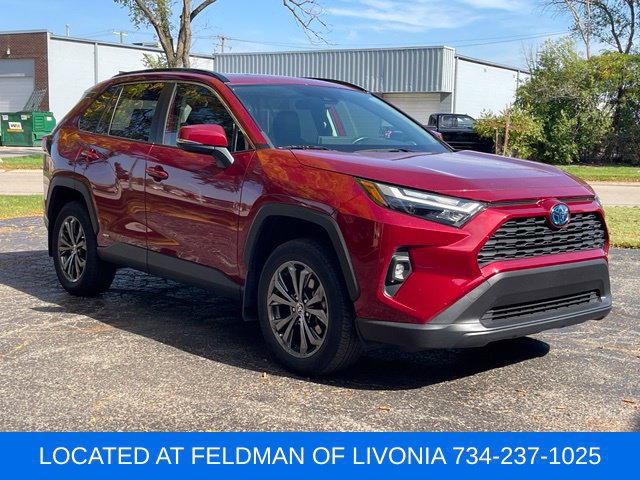 Used 2022 Toyota RAV4 XLE Premium AWD/4WD image 7