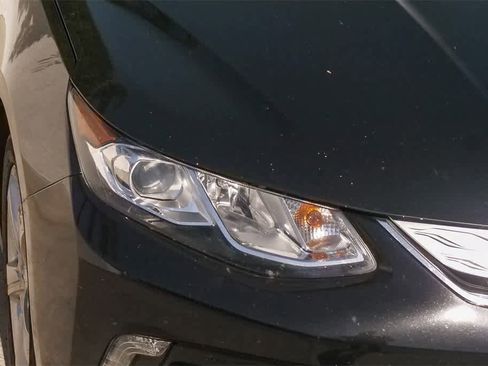 Used 2017 Chevrolet Volt LT w/ Comfort Package image 4