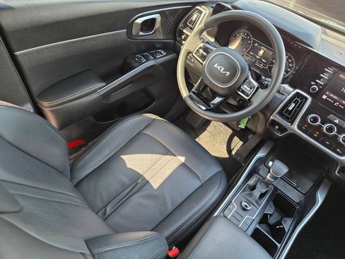Used 2023 Kia Sorento LX FWD image 18