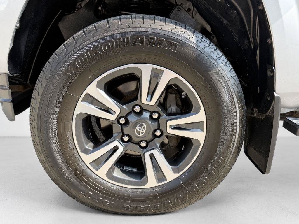 Used 2018 Toyota Tacoma SR AWD/4WD image 19