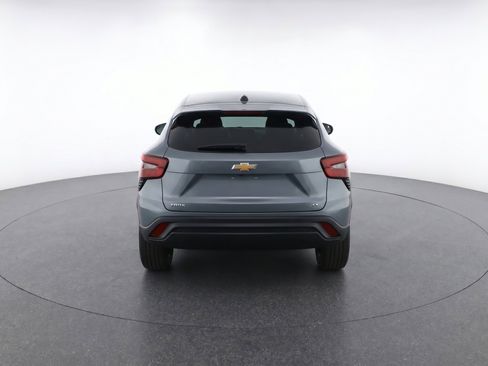 Used 2025 Chevrolet Trax LT w/ LT Convenience Package FWD image 7