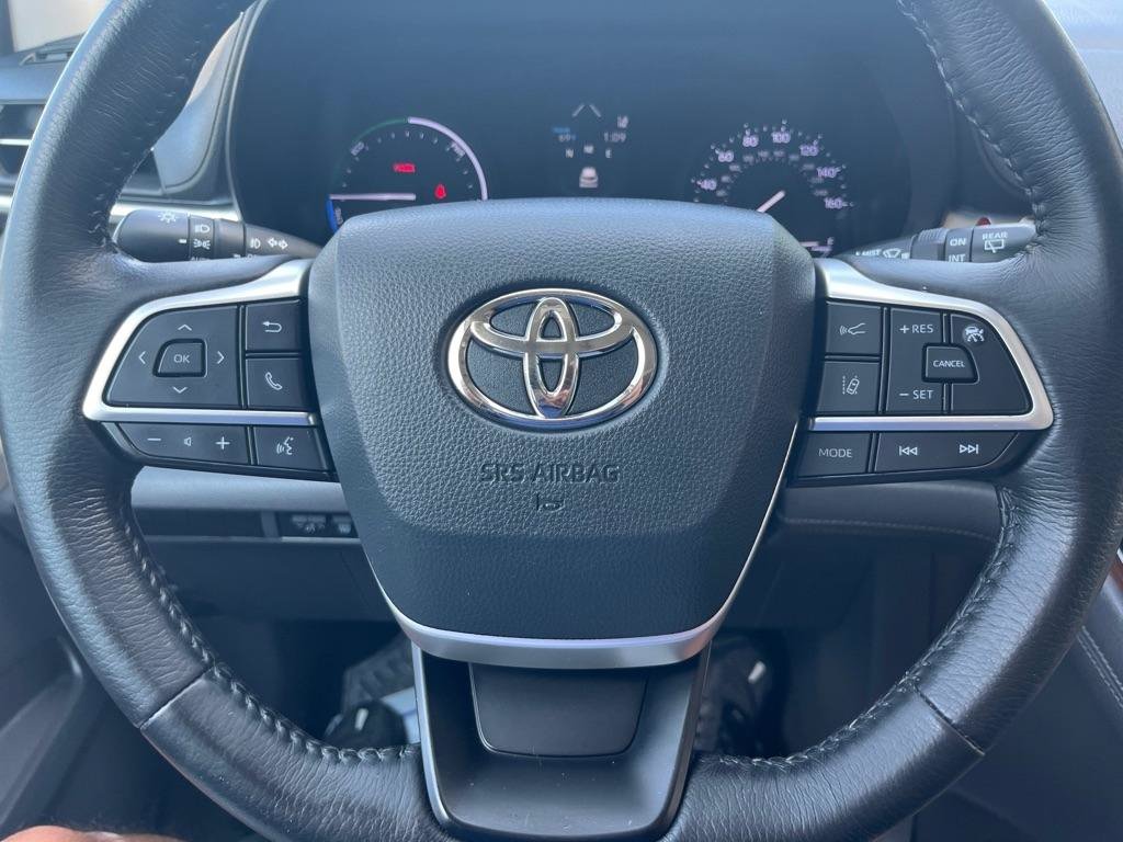 Used 2021 Toyota Sienna XLE w/ XLE Plus Package FWD image 18