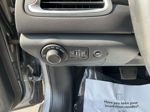 Used 2017 Chrysler 200 Limited Platinum image 7