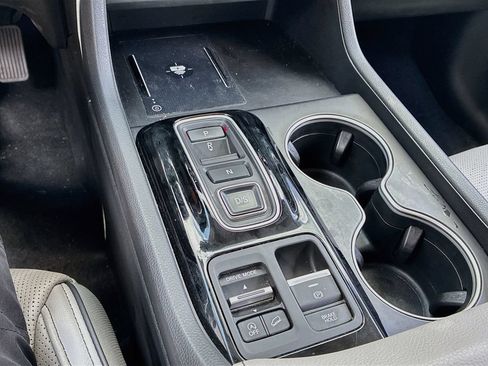 Used 2025 Honda Pilot Elite image 17