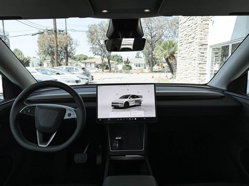 Used 2026 Tesla Model Y 2WD image 25