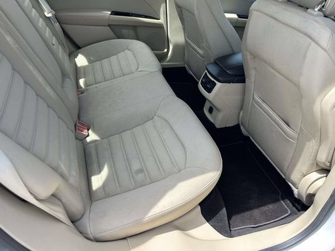 Used 2014 Ford Fusion SE FWD image 19