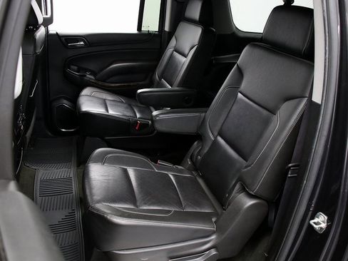 Used 2016 Chevrolet Suburban LT image 11