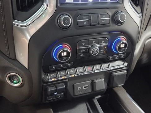 Used 2020 Chevrolet Silverado 1500 LTZ w/ LTZ Premium Package AWD/4WD image 23