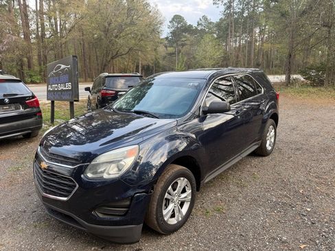 Used 2017 Chevrolet Equinox LS image 2