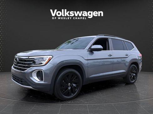 Certified 2024 Volkswagen Atlas SE w/ Black Wheel Package FWD image 4