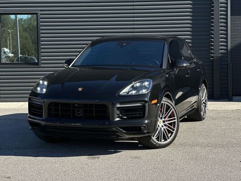 Used 2023 Porsche Cayenne GTS image 1