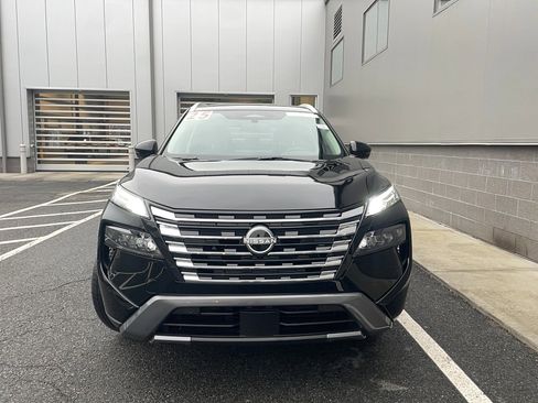 Used 2025 Nissan Rogue SL w/ Tech Package AWD/4WD image 2
