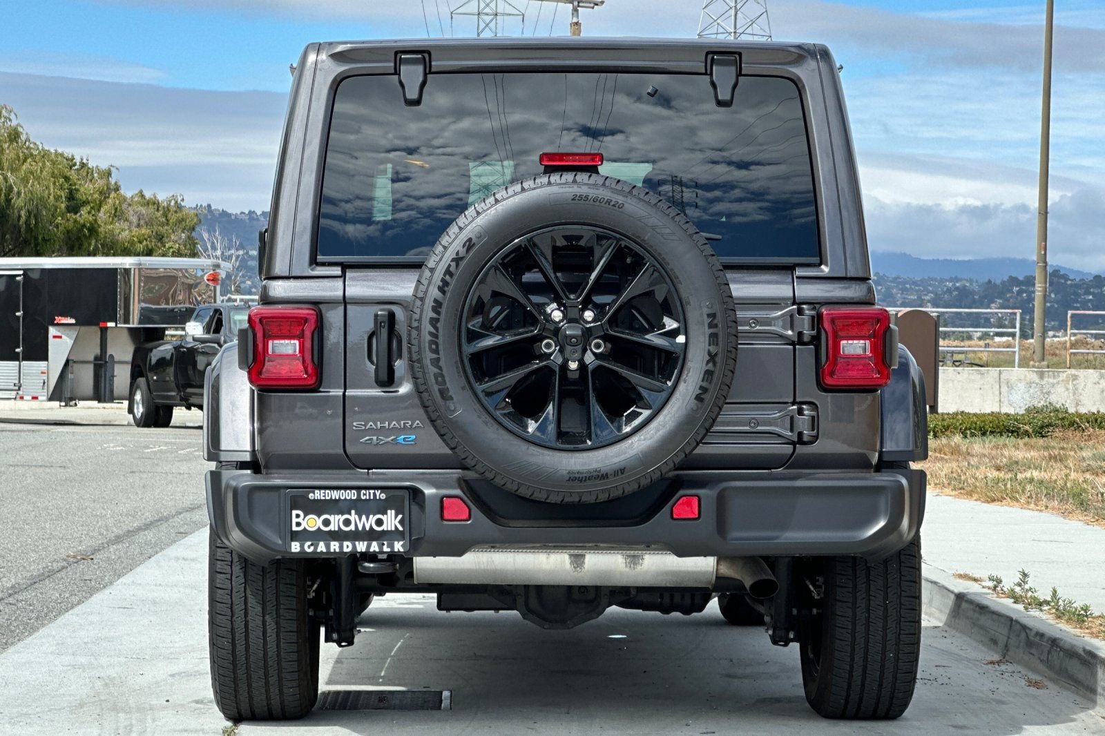 Used 2025 Jeep Wrangler Unlimited Sahara AWD/4WD image 5