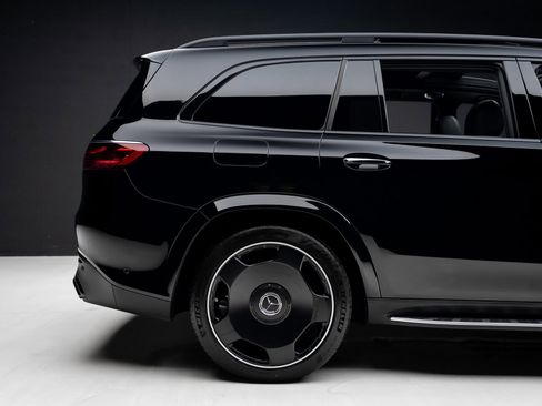 Used 2025 Mercedes-Benz GLS 63 AMG 4MATIC image 39