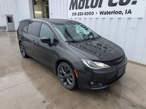 Used 2019 Chrysler Pacifica Touring Plus w/ S Appearance Package image 6