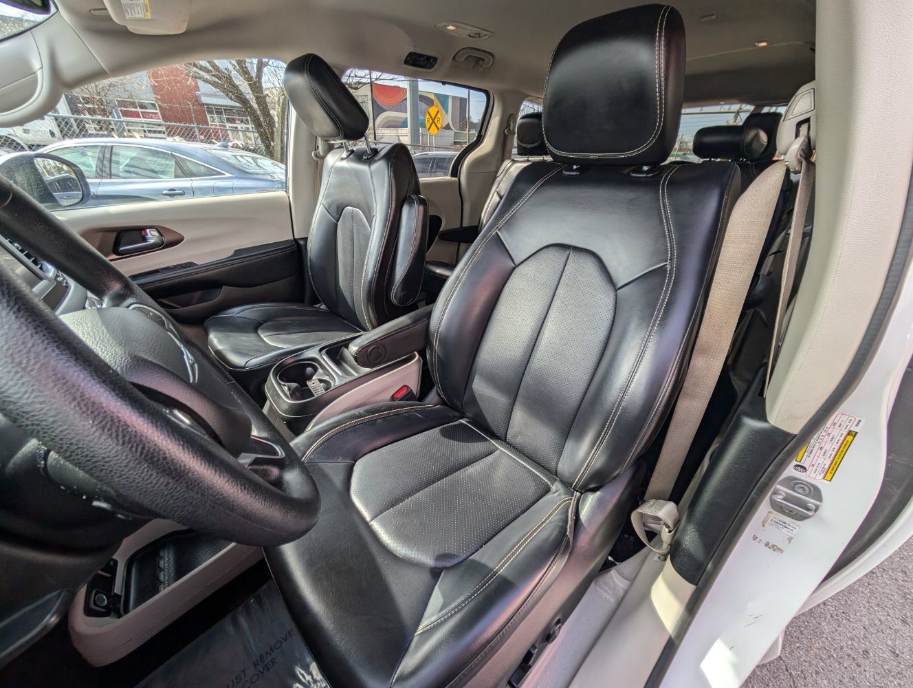Used 2020 Chrysler Voyager Lxi FWD image 16