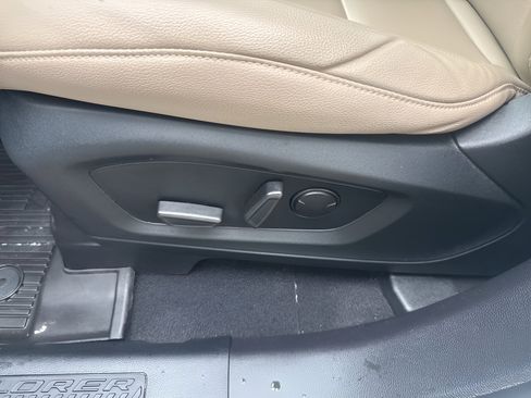 Used 2020 Ford Explorer XLT w/ Equipment Group 202A image 39