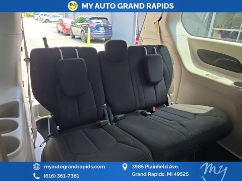 Used 2017 Chrysler Pacifica Touring FWD image 22