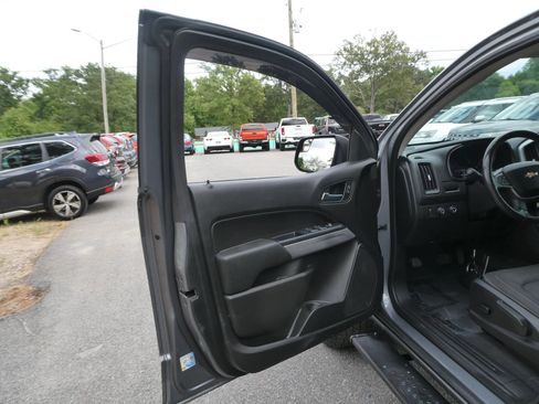 Used 2019 Chevrolet Colorado LT w/ LT Convenience Package AWD/4WD image 11