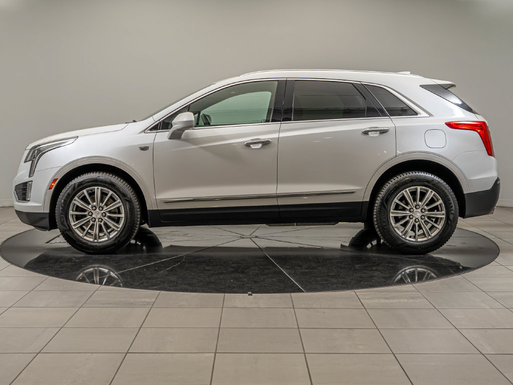 Used 2017 Cadillac XT5 Luxury w/ Driver Awareness Package FWD image 5