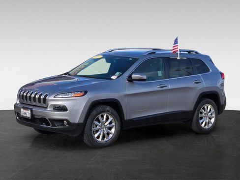 Used 2017 Jeep Cherokee Limited image 8