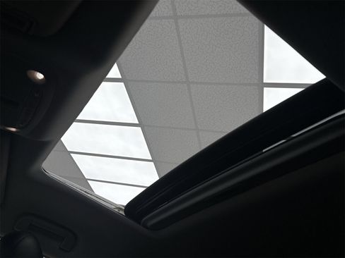 Used 2021 Nissan Armada SL w/ Captain's Chairs Package image 40